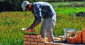 Quanto custa um pedreiro? Quanto custa um pedreiro?